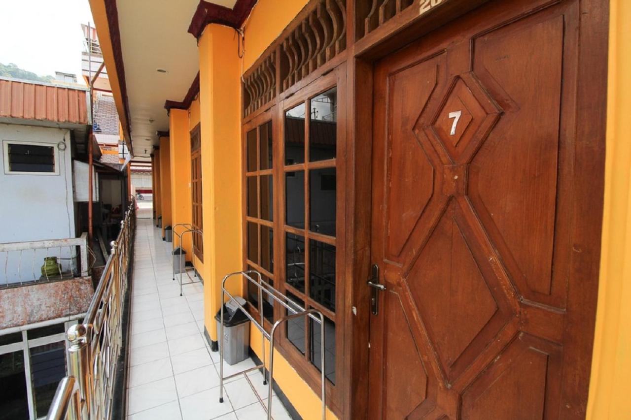 红多兹酒店-近萨朗甘湖 Magetan 外观 照片