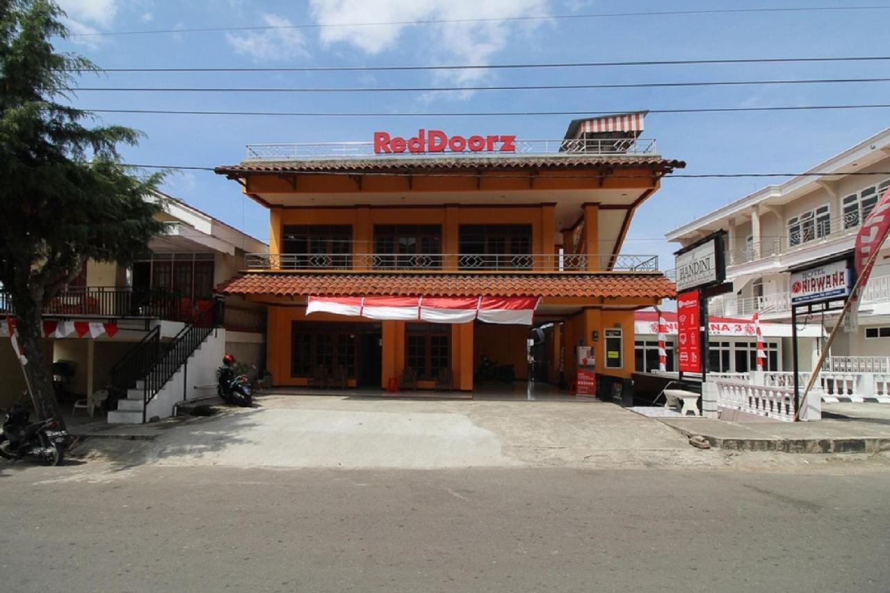红多兹酒店-近萨朗甘湖 Magetan 外观 照片
